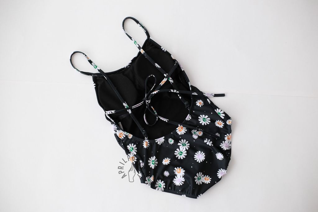 daisies_filed_swimwear_17.jpg