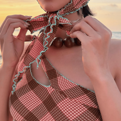 [Aprilpoolday 正式授權] Vivivan 草莓巧克力格紋斜肩坦基尼 (13)