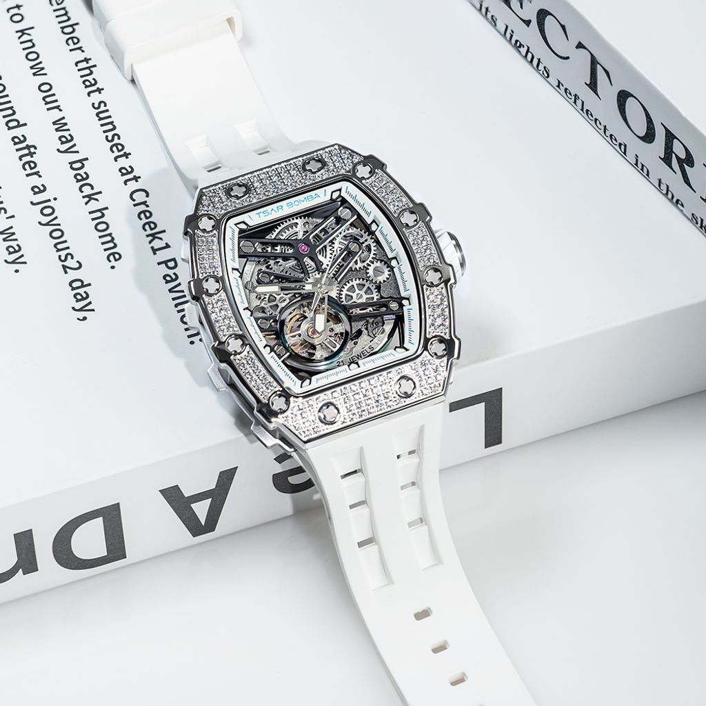 TB8208D-052