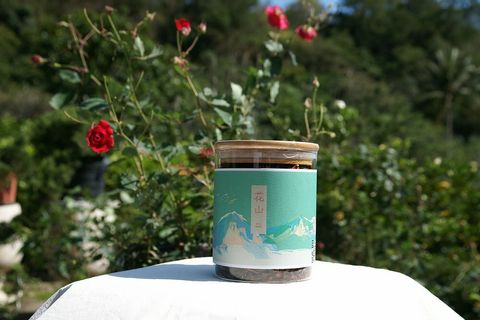 東東市 花山 罐裝50g 情境照.jpg