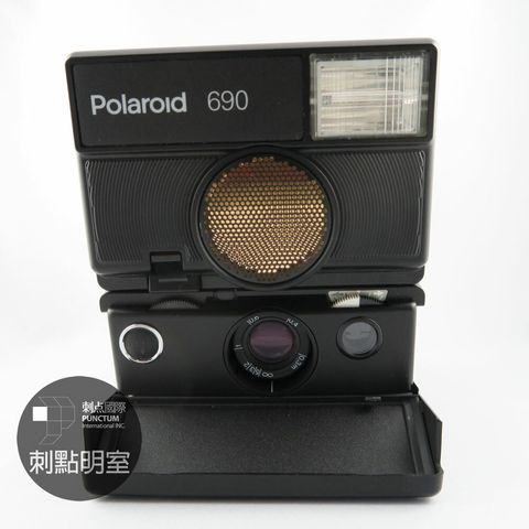 Polaroid-SLR-690-Box2-Pro03-SQ1000.jpg