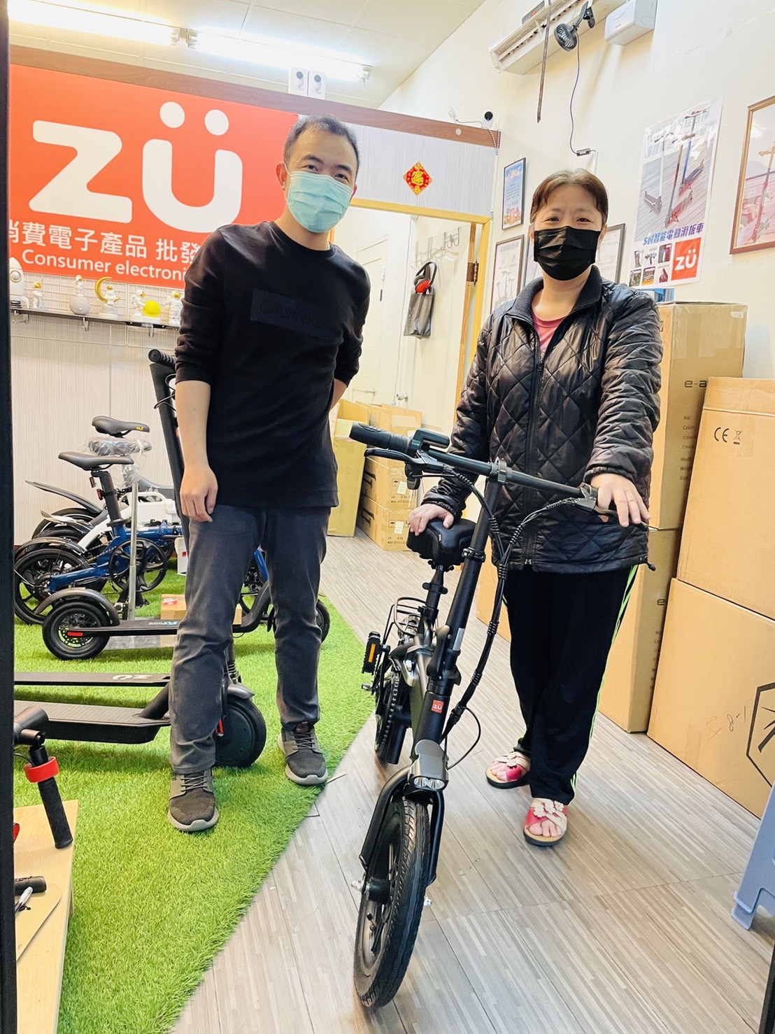 14吋電動折疊腳踏車 , 也可以伴陪最愛的寵物外出輕旅行