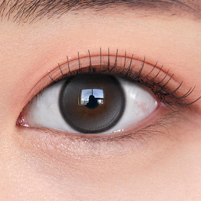 MainPhoto_GlowyTear_1D_Hanni_Gray_Eye