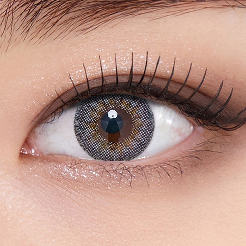 MainPhoto_Jennifer_1M_Gray_Eye