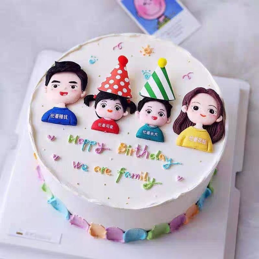 Soft clay cake topper: Hãy đến với những cúp bánh đầy màu sắc và sinh động nhất, với một phụ kiện đặc biệt - những tượng đồ ăn bằng soft clay tuyệt đẹp. Từ một chiếc cupcake, một chiếc bánh kem đến một chiếc bánh tart, những tượng đồ ăn siêu đáng yêu này sẽ mang đến cho bạn những giây phút cực kỳ vui vẻ và thú vị.