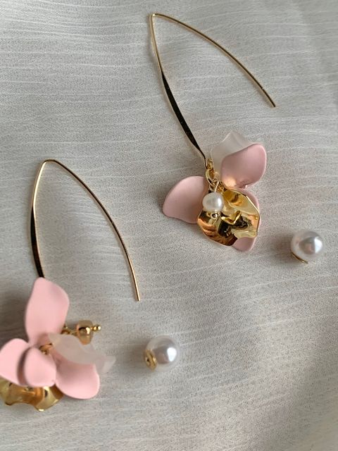 19AEF735-D385-448E-A2DA-94B0D028F56D