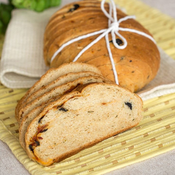 Olive, Sun-Dried Tomato, and Herb Loaf 橄榄番茄迷迭香吐司