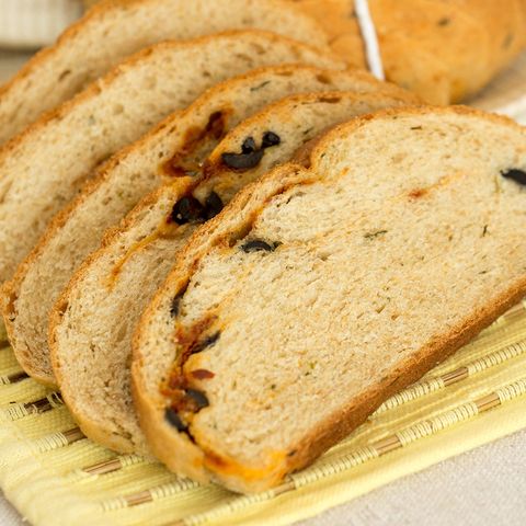 Olive, Sun-Dried Tomato, and Herb Loaf 橄榄番茄迷迭香吐司
