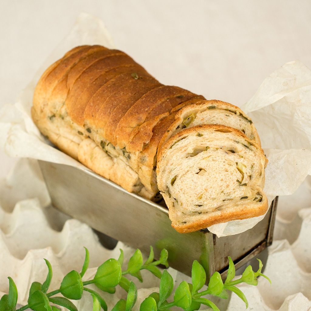 Scallion and Olive Loaf 葱香橄榄吐司