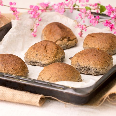 Black Sesame Raisin Bun 黑芝麻葡萄干小面包