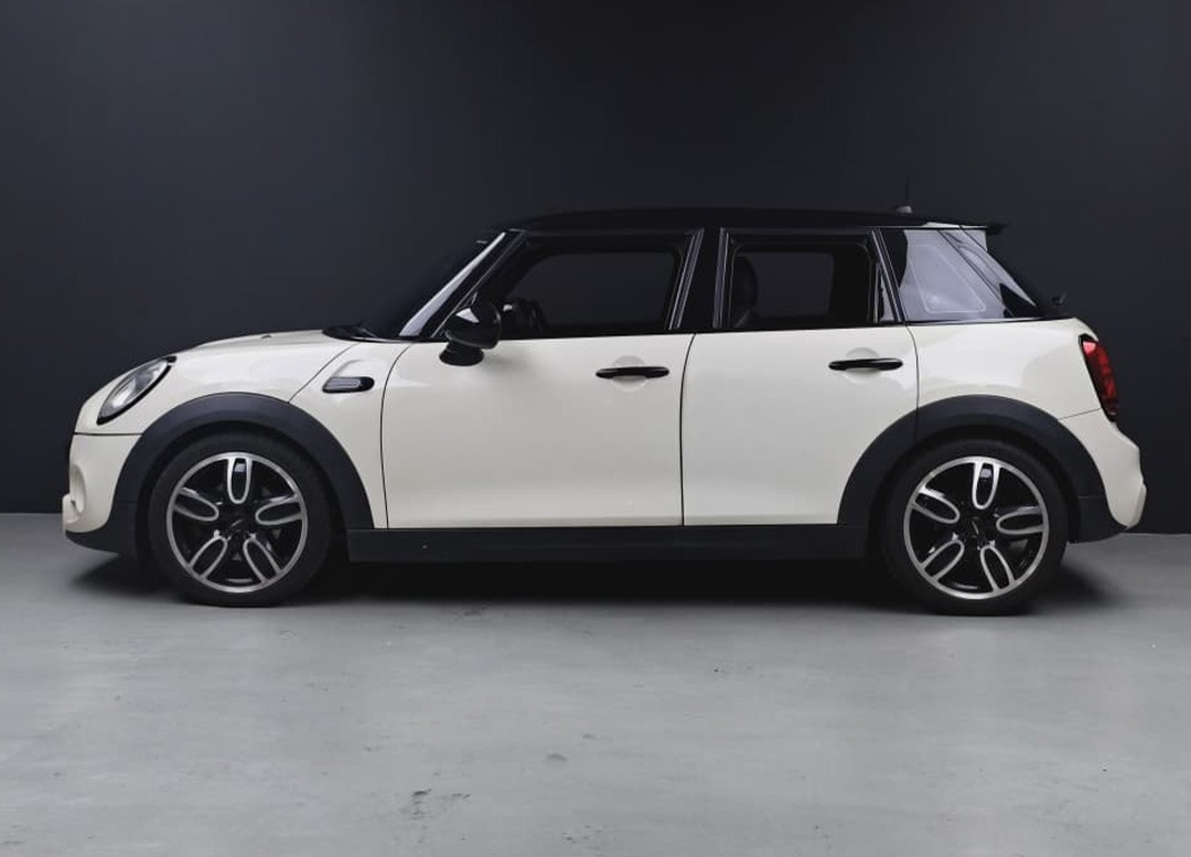 WhatsApp Image 2025-10-01 at 00.43.55 (1)