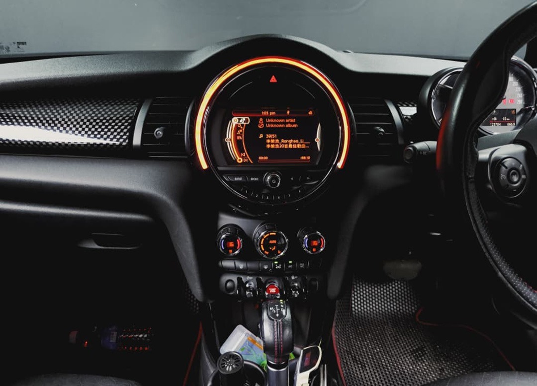 WhatsApp Image 2025-10-01 at 00.43.57 (1)