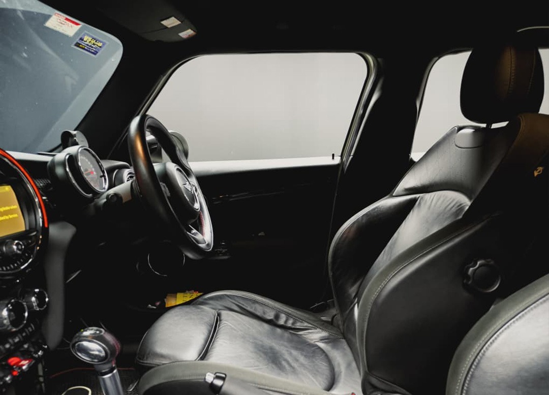 WhatsApp Image 2025-10-01 at 00.44.00 (1)