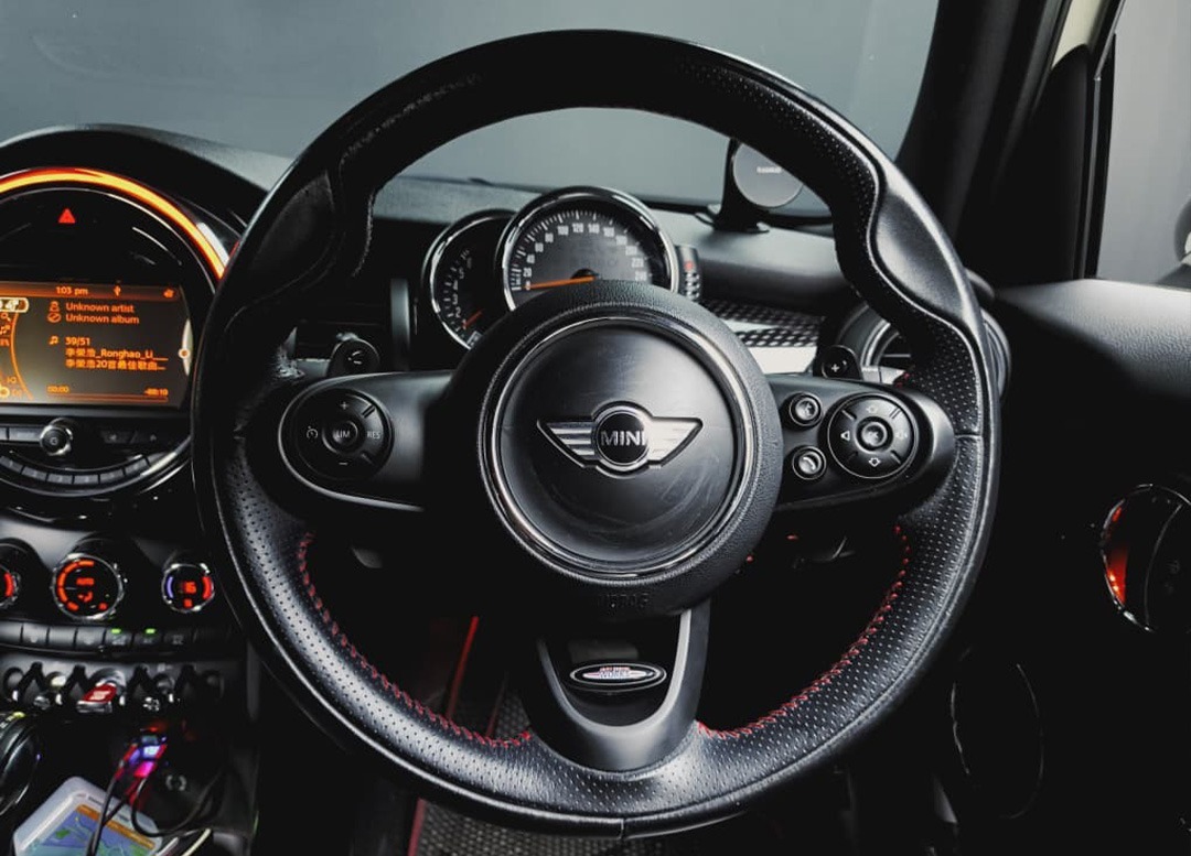 WhatsApp Image 2025-10-01 at 00.43.58 (1)