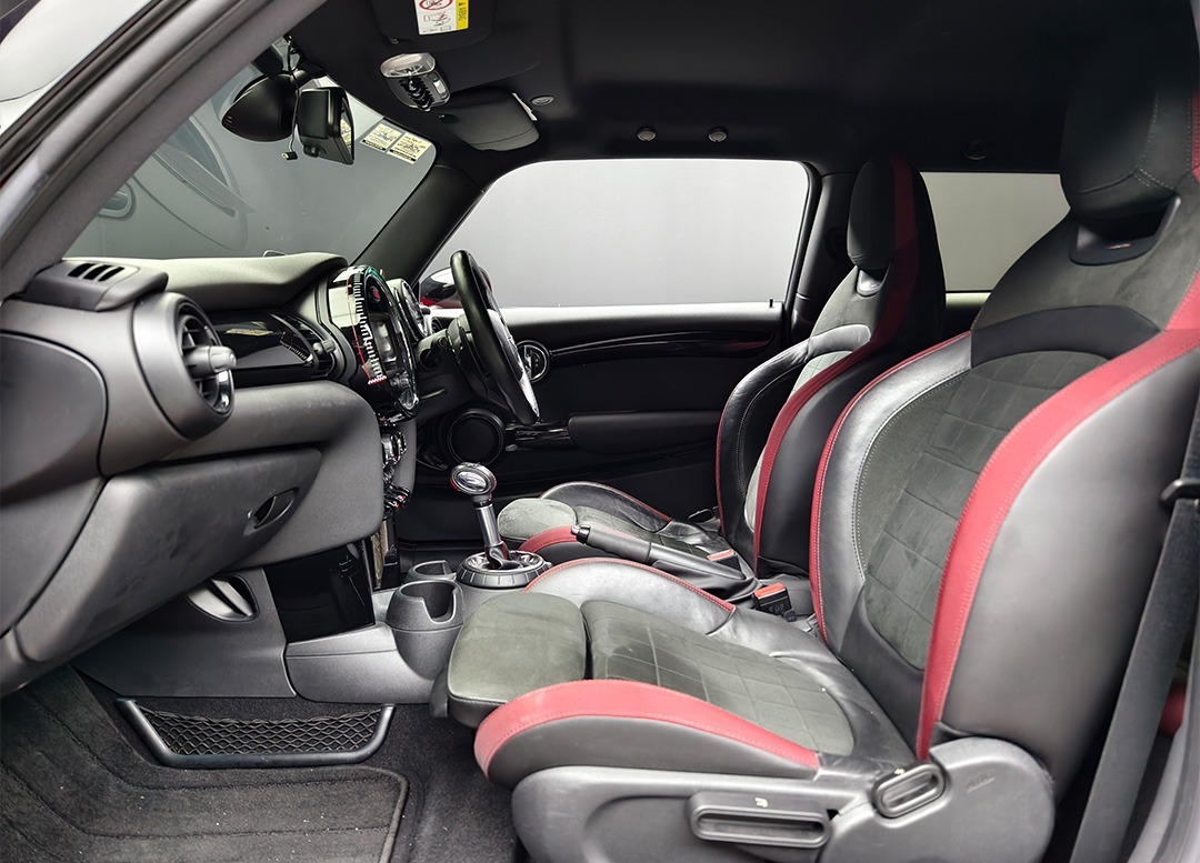 WhatsApp Image 2025-10-01 at 00.42.21 (1)