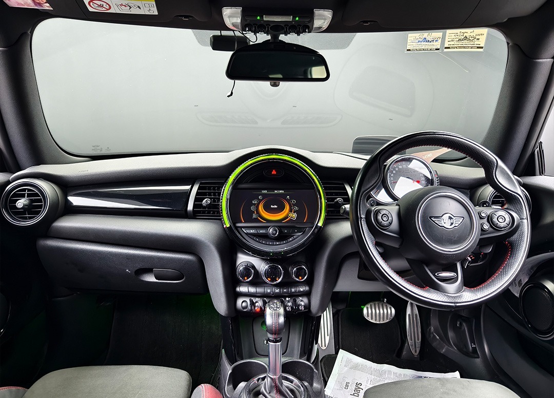 WhatsApp Image 2025-10-01 at 00.42.18 (1)