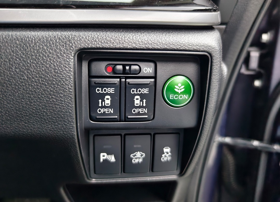 WhatsApp Image 2025-10-20 at 09.23.09 (2)