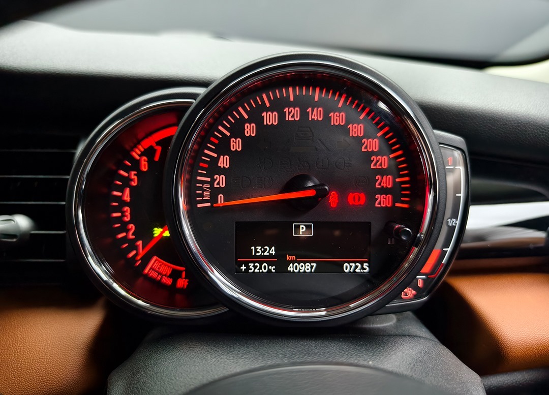 WhatsApp Image 2025-11-04 at 09.53.38 (1)