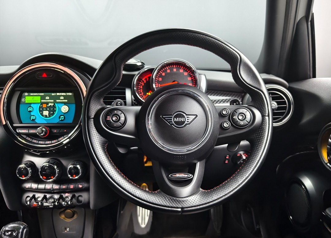 WhatsApp Image 2025-11-15 at 09.08.44