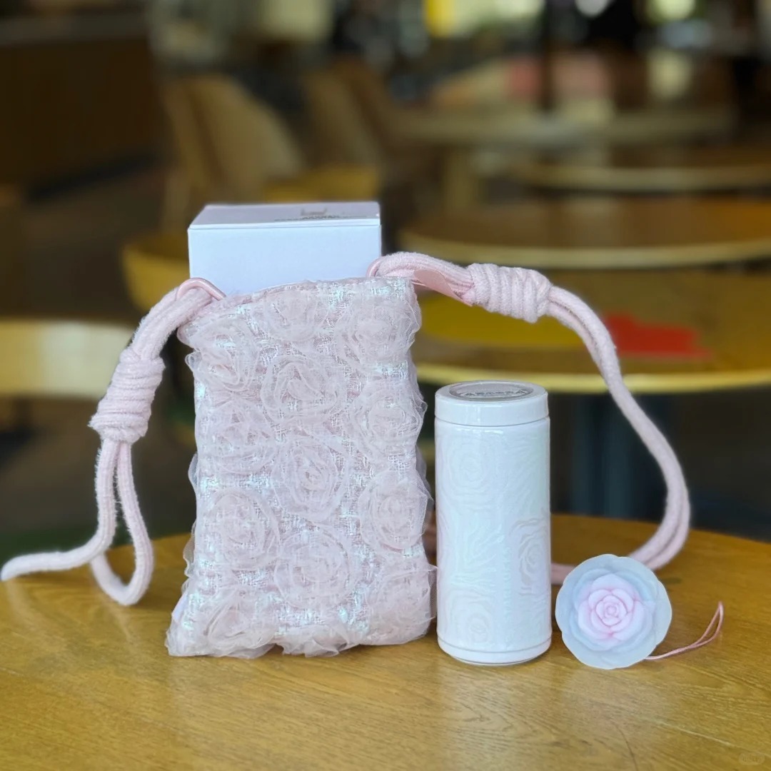 陷入 粉色的海洋🌸星巴克万花玫境系列_10_星爸爸红围裙_来自小红书网页版