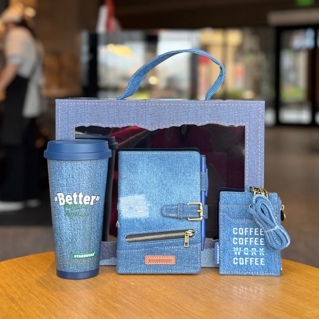 星巴克2026春季牛仔丹宁小熊包包系列～_12_星爸爸红围裙_来自小红书网页版