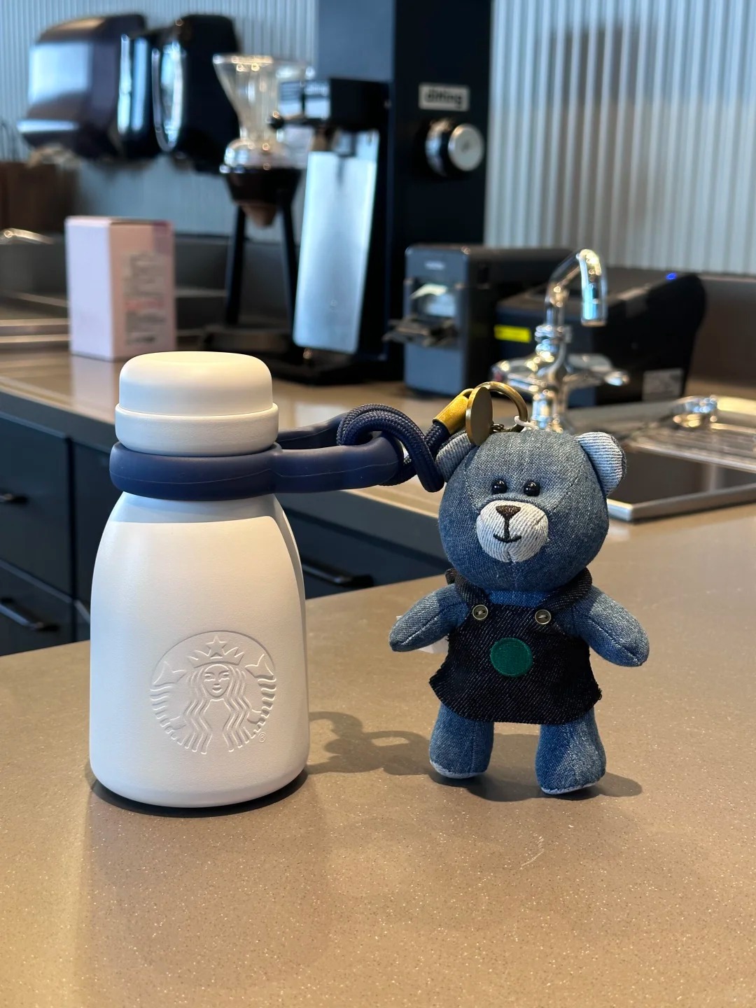 星巴克新品丹宁来啦_12_香草拿铁咖啡_来自小红书网页版