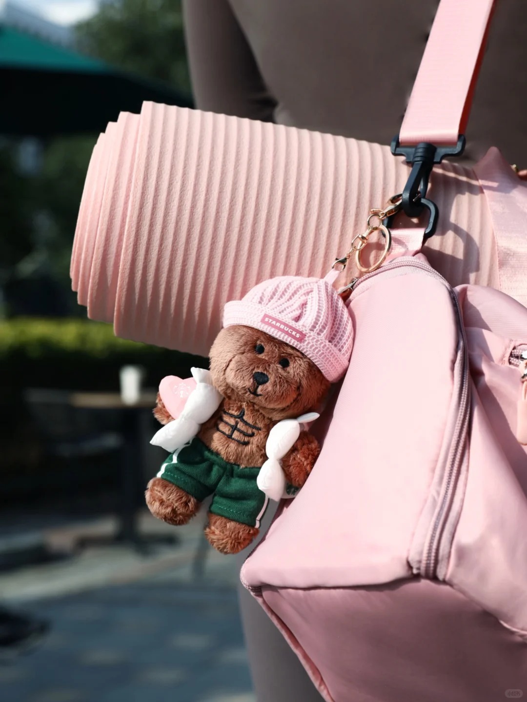 嘿嘿…黑皮腹肌体育熊🐻一起保持腹态🍫_2_星巴克_来自小红书网页版