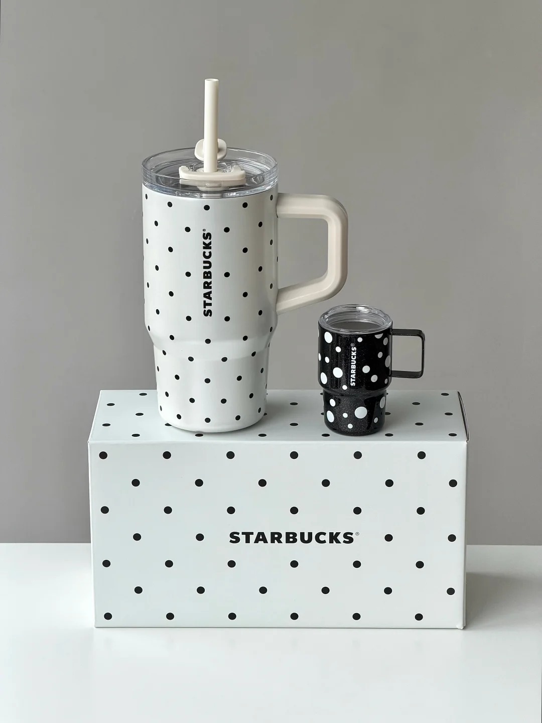 星巴克新品⋆｡𖦹° 黑白复古波点杯好好看~_8_Mokiiii__from rednote web