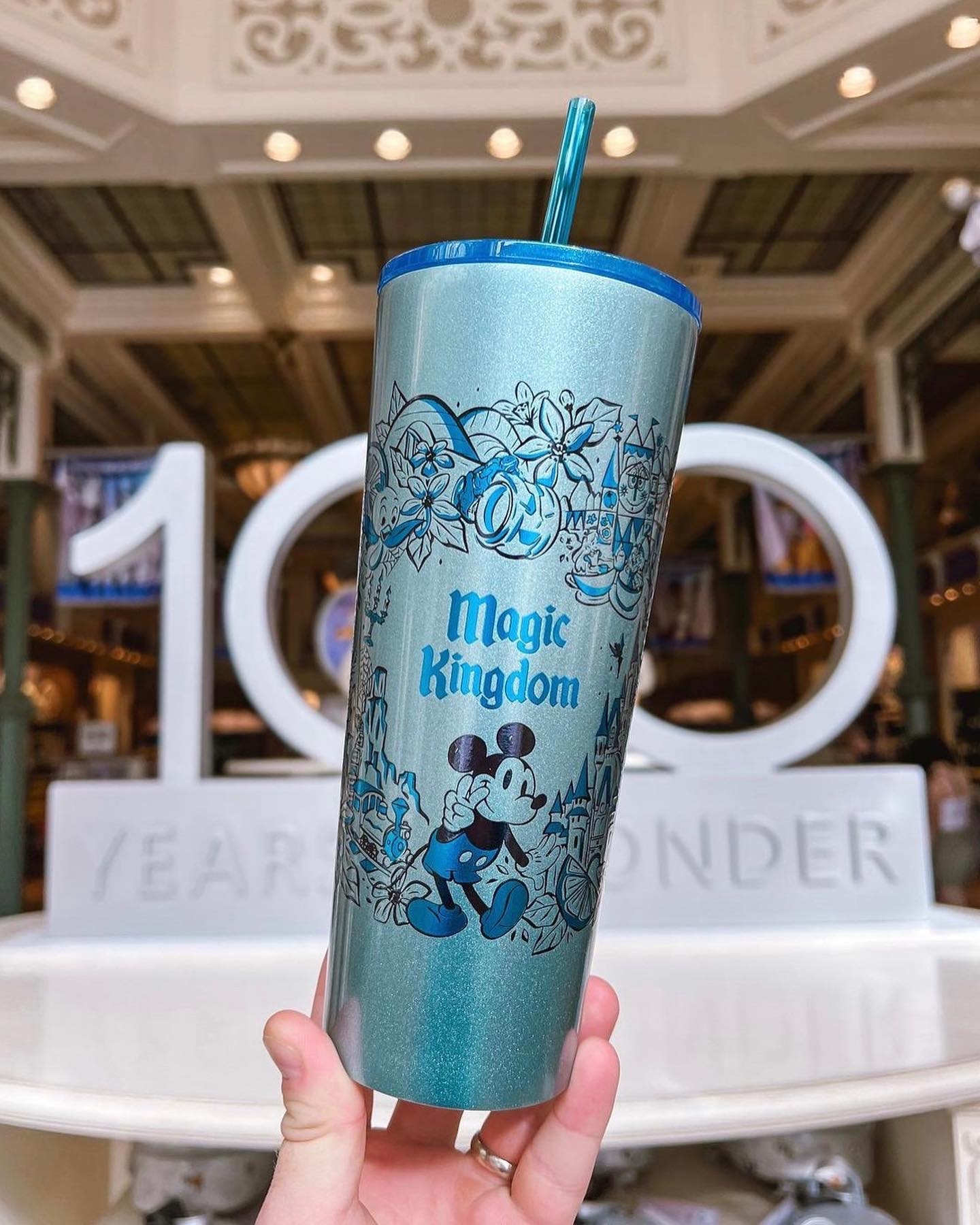 Starbucks and Disney Parks Team Up For Holiday Collection – World