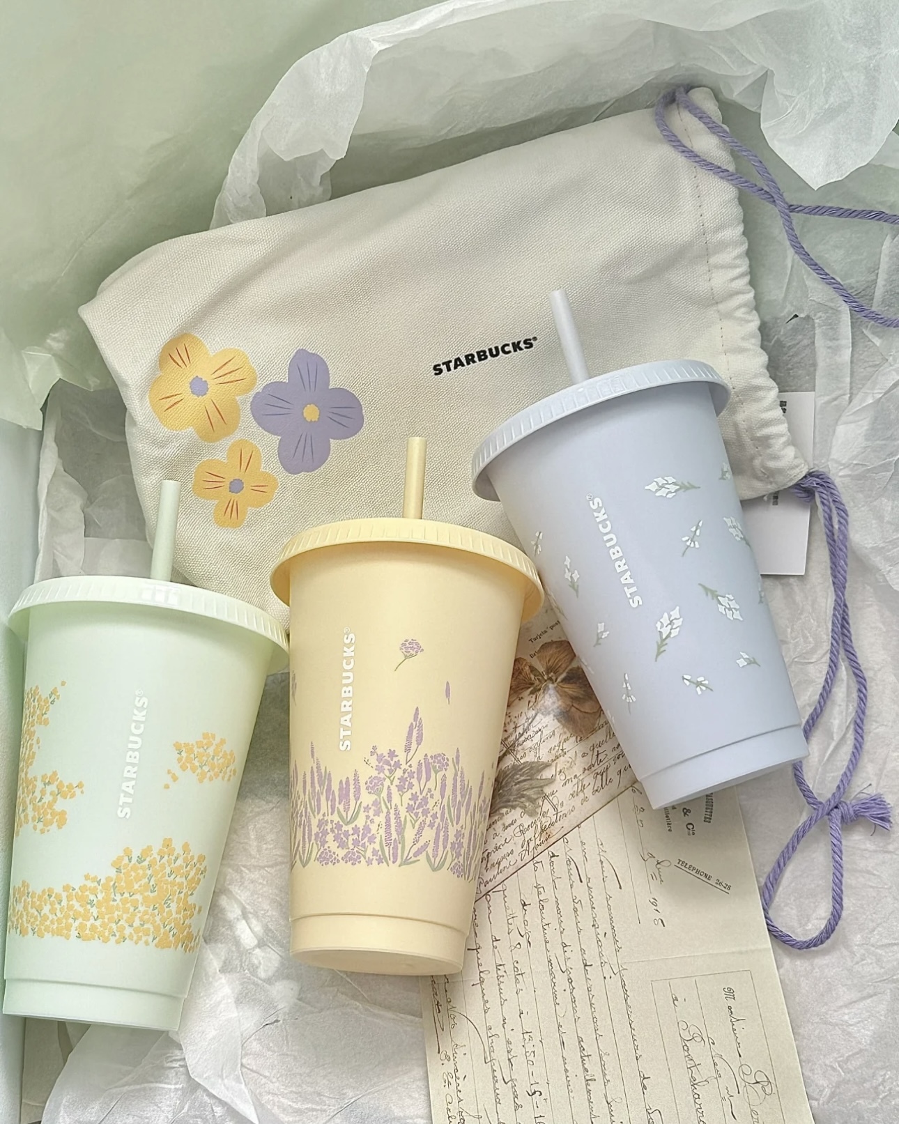 Starbucks China 2023 Summer wildflowers yellow Flower lid straw glass