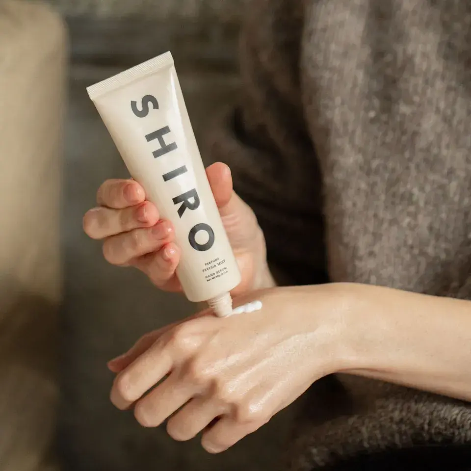 look_perfume-hand-serum