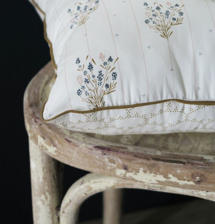 zoom-coussin-40x40-madeleine-maison-charlotte