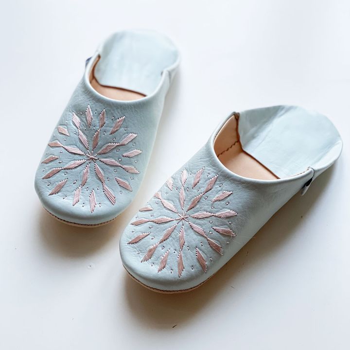 Pale Bleu 粉藍／刺繡款1