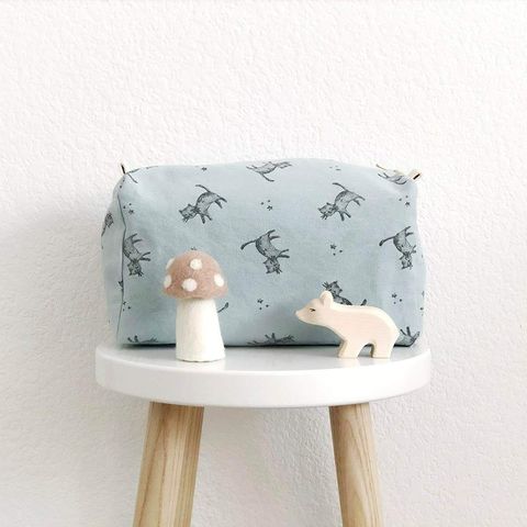 vic-wash-bag-cat-print-blue-cloud