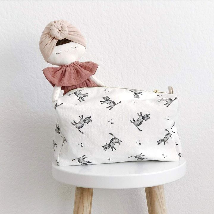 vic-wash-bag-cat-print-ecru