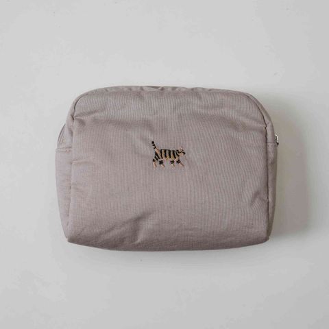 Heming's toilet bag