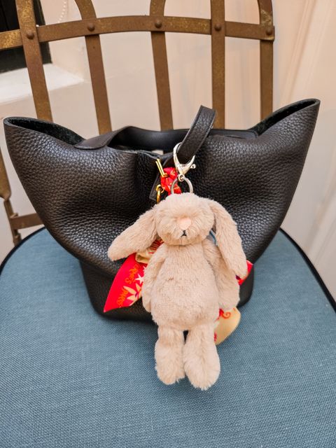 Jellycat 拿鐵灰兔兔吊飾 (18cm)