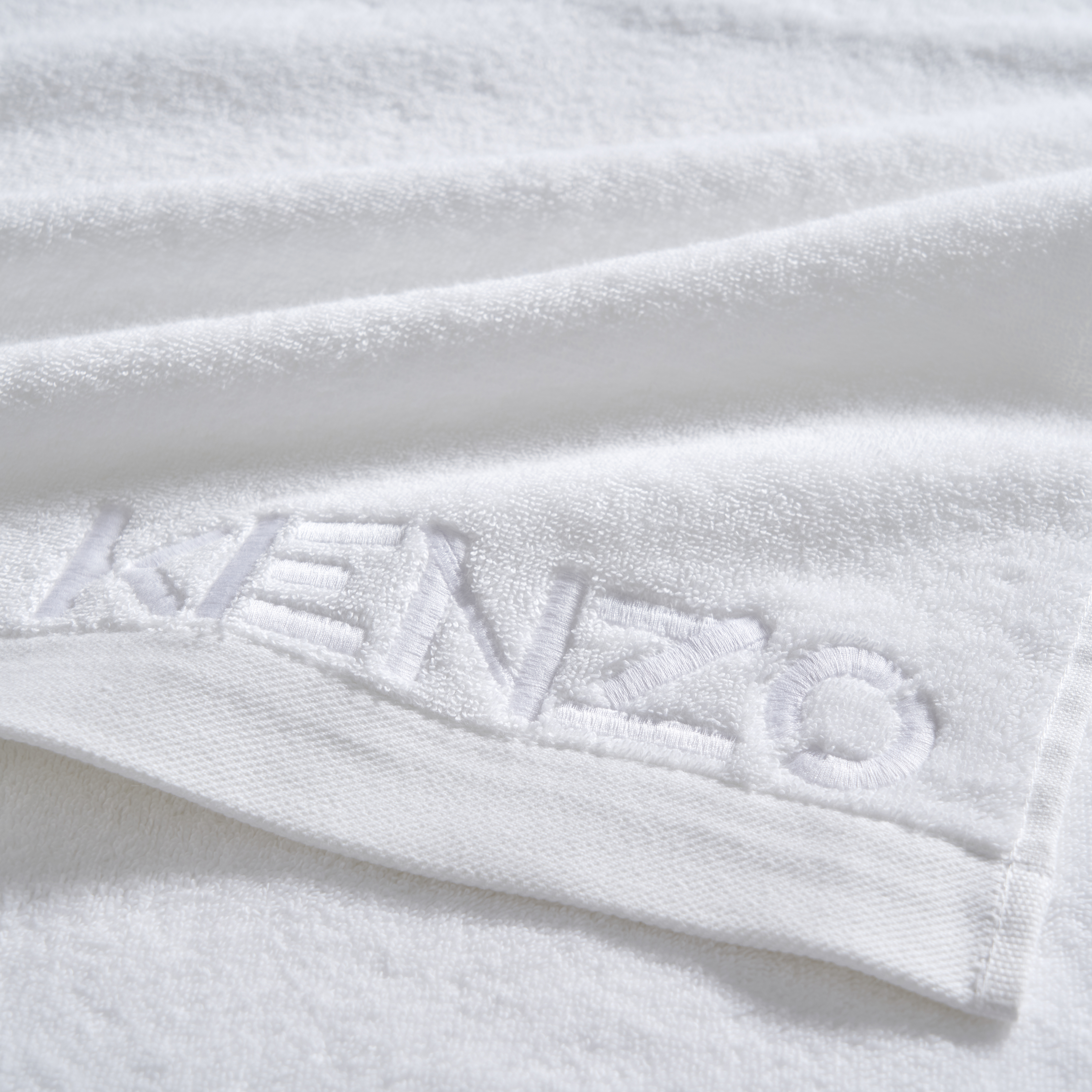 194862 - 2 - Towel Iconic Blanc - Kenzo.jpeg