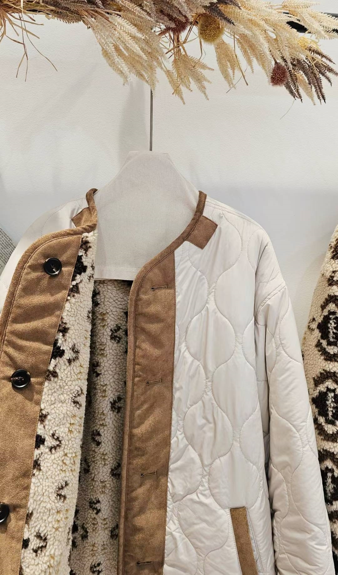 LINE_ALBUM_20251203(三) OLIVE秋冬韓國連線-原始檔3(服飾類)_260106_125