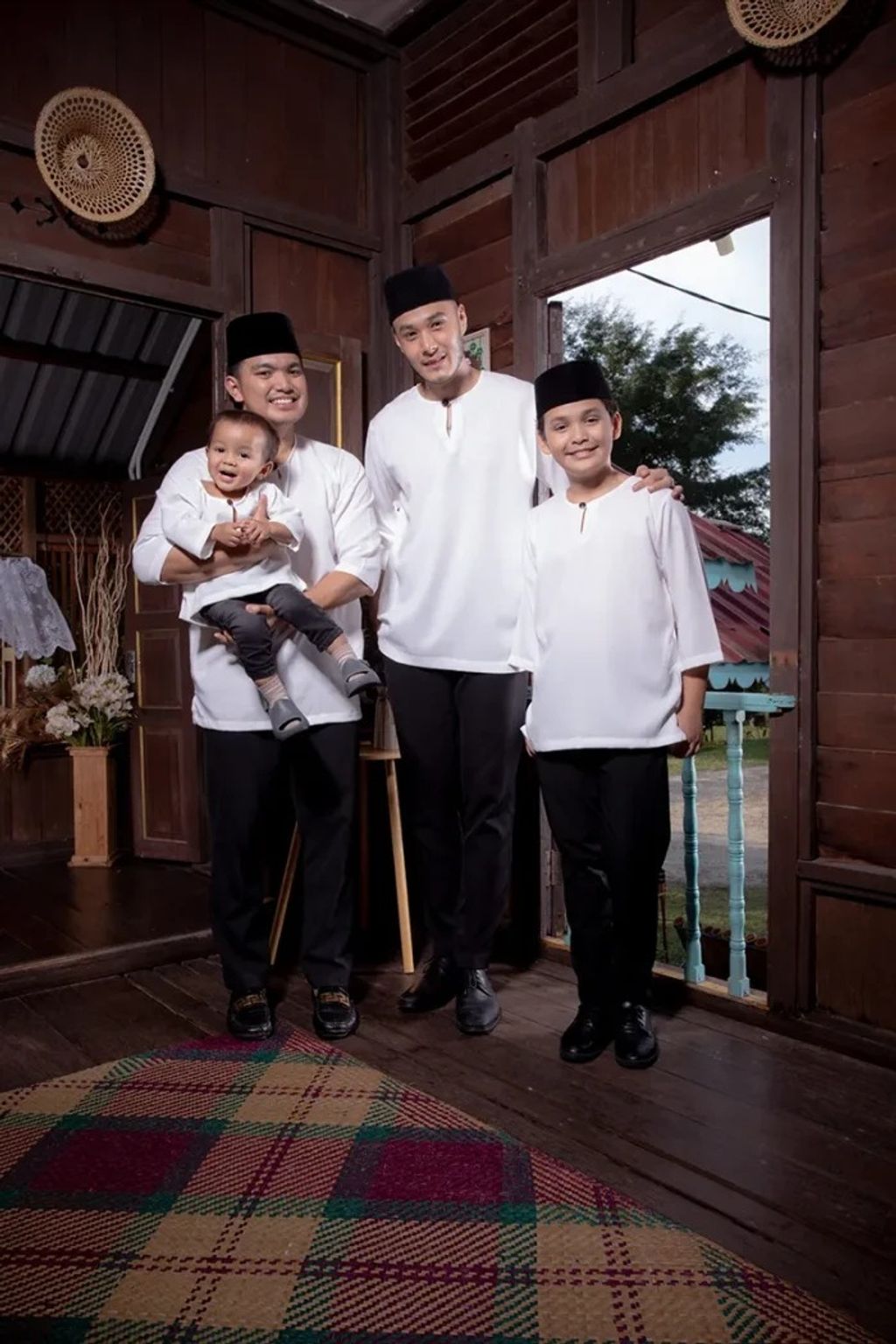 White-Dewasa-1-700x1050