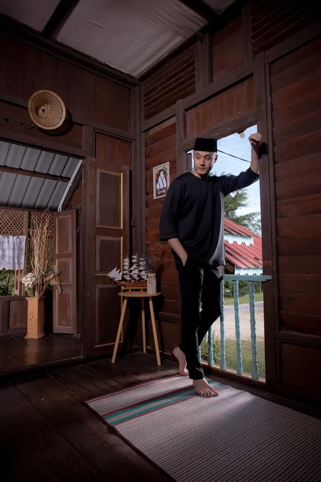 Black-Dewasa-2-700x1050