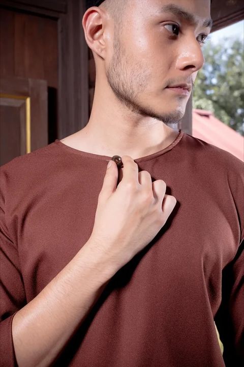 RIch-Brown-Dewasa-2-700x1050