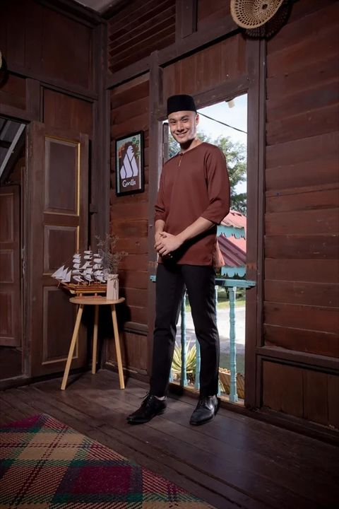 RIch-Brown-Dewasa-1-700x1050