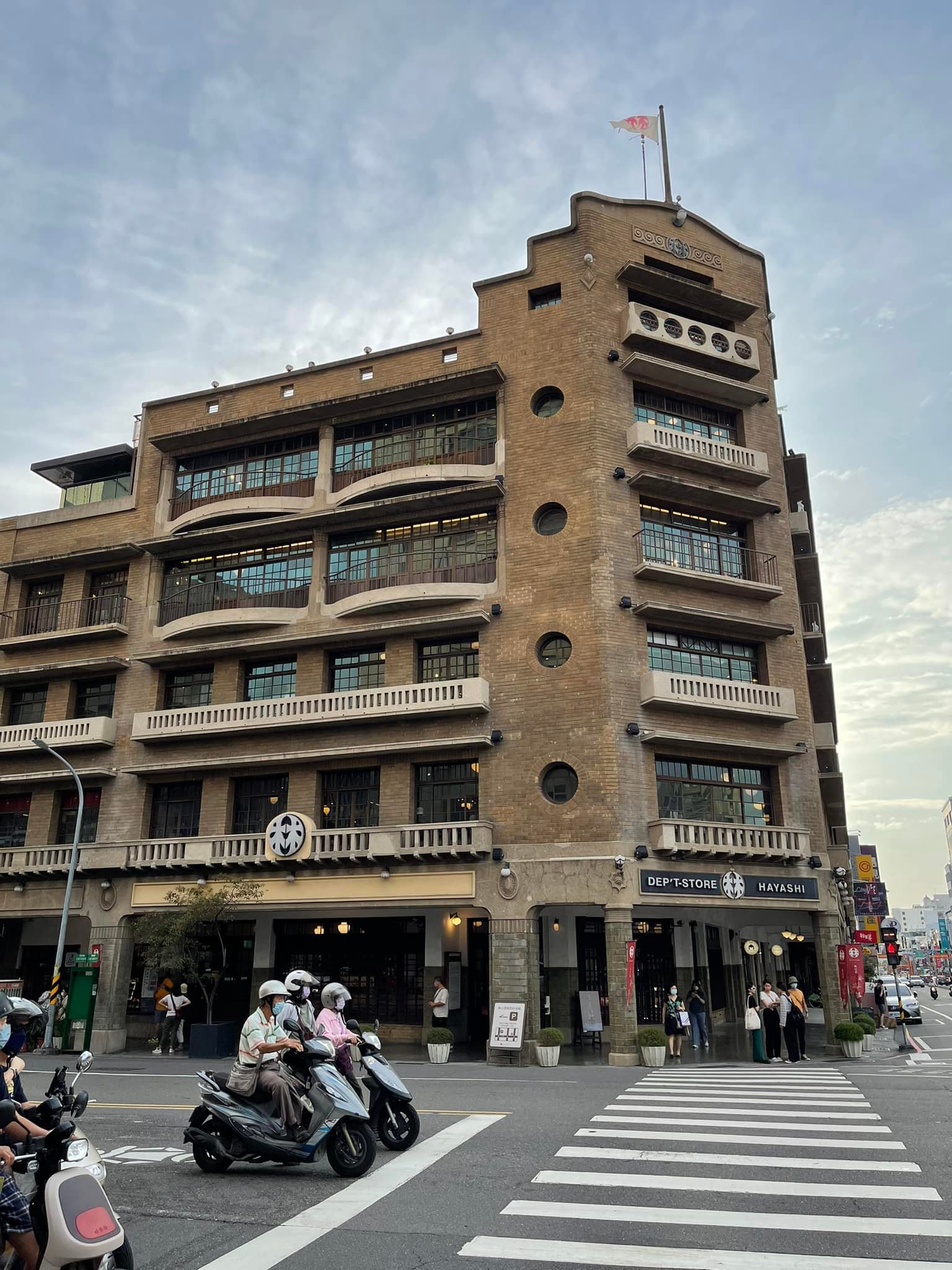 新年快樂，兔年躍進！