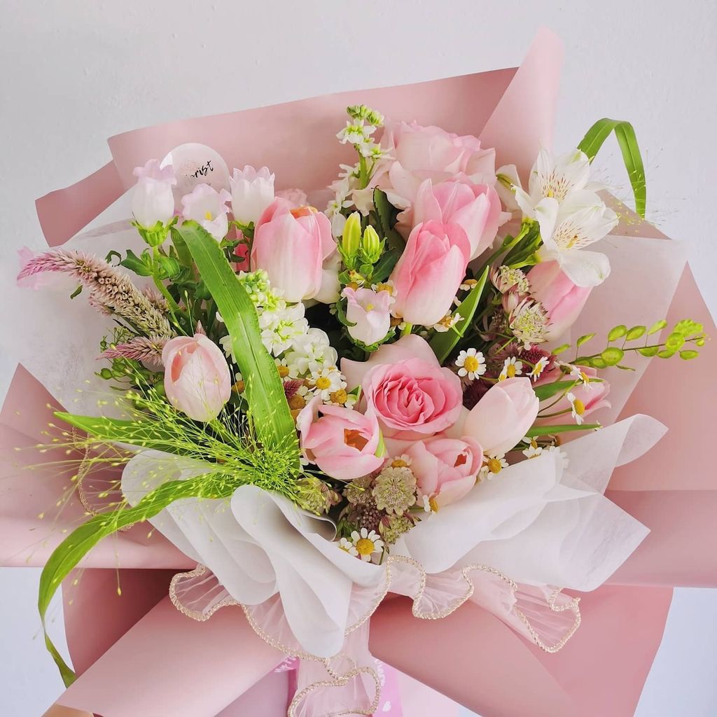 Pink Tulips Mix Bouquet 1.jpg