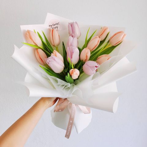 Mix Plain Tulips Bouquet 1.jpg