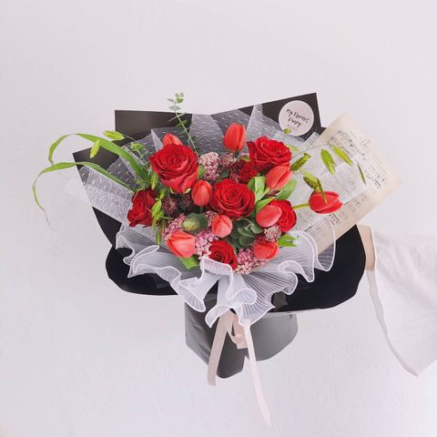 Red Tulip Rose Bouquet 2.jpg