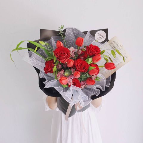 Red Tulip Rose Bouquet.jpg