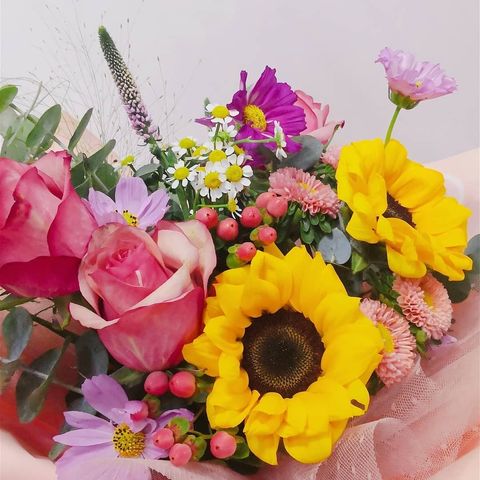 Bright Sunflower Rose Bouquet 3.jpg