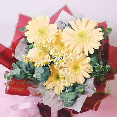Gerbera Daisy Bouquet 1.jpg